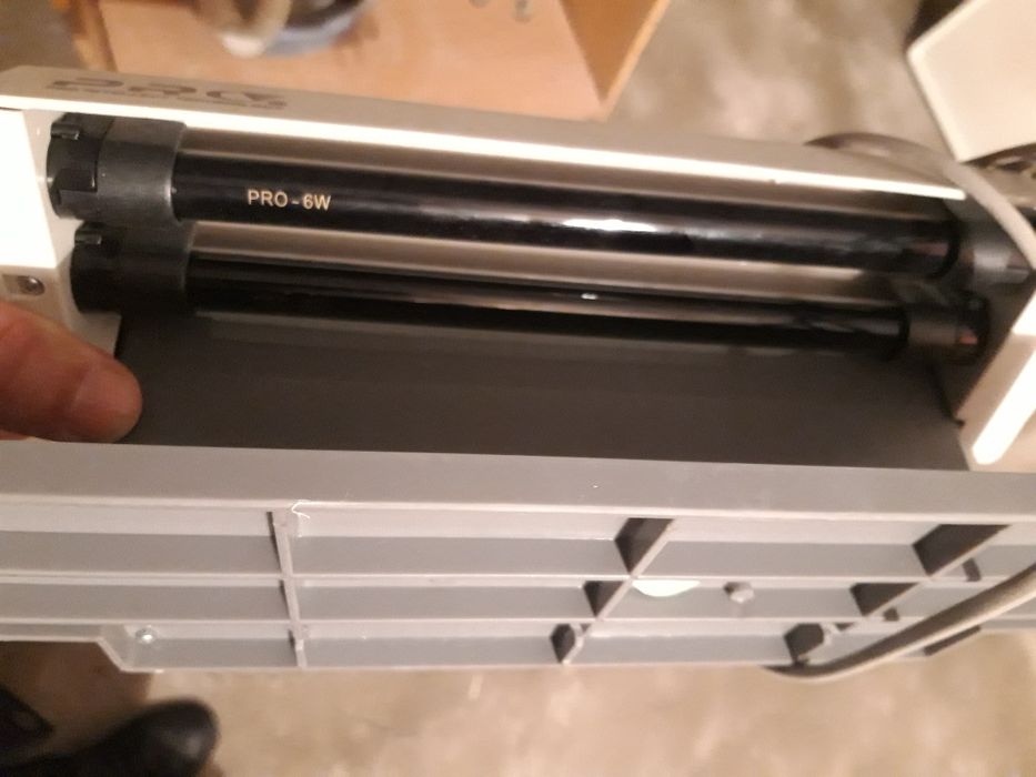 Детектор валют ультрафиолетовый.