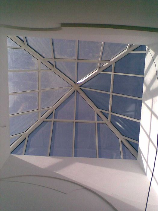 Стеклянные крыши. Пирамиды. Световой фонарь. Мансардные окна. Люк.