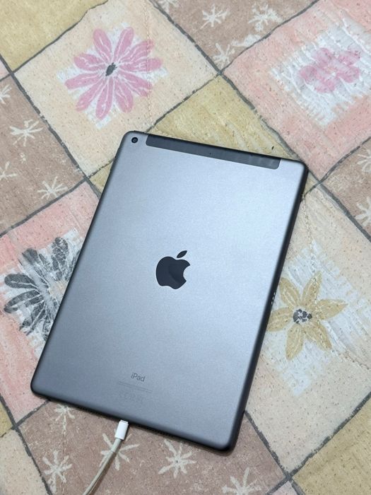 iPad Generația 8 32 GB wifi + SIM 3g