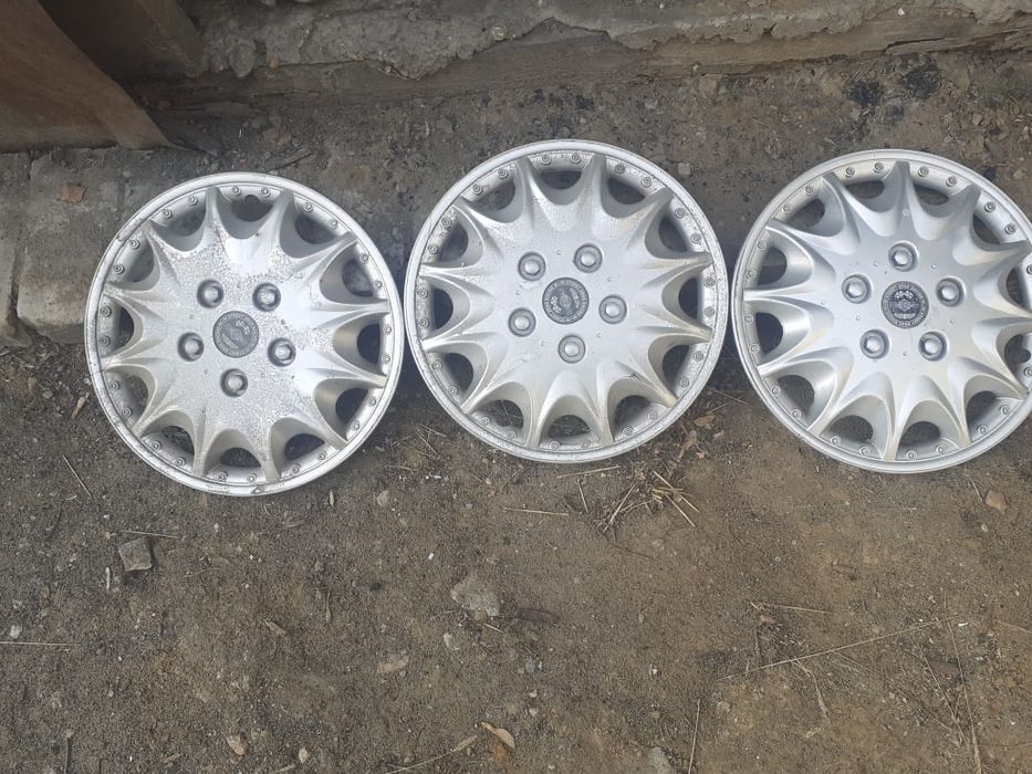 Продам колпаки ,по 3 штуки