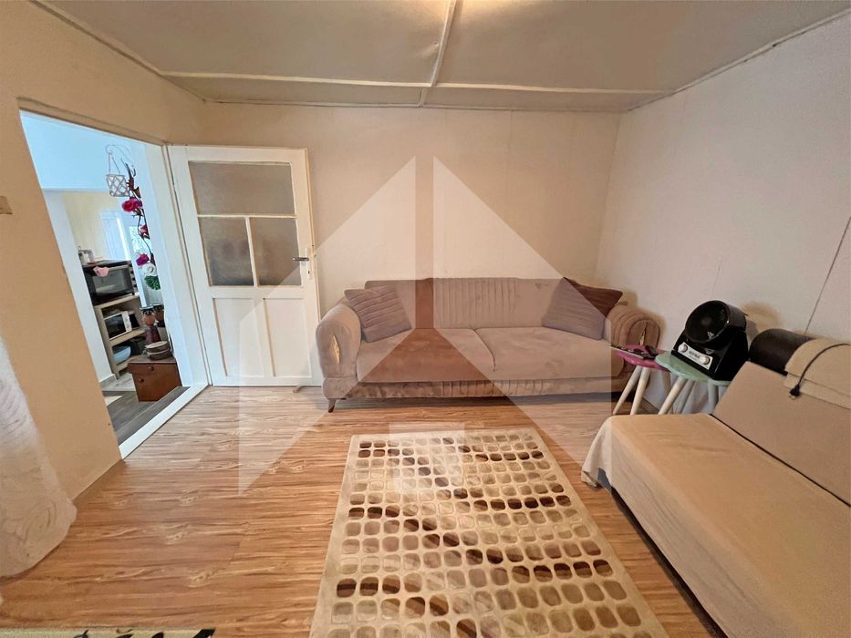 Продава еднофамилна, едноетажна къща в с. Средня (Шумен). ТОП имот!