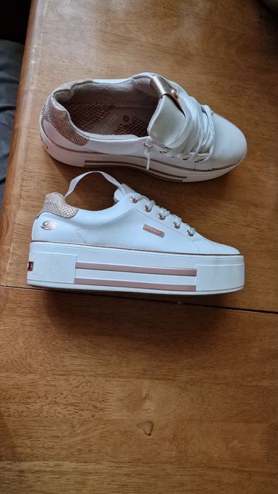 Дамски обувки на платформа