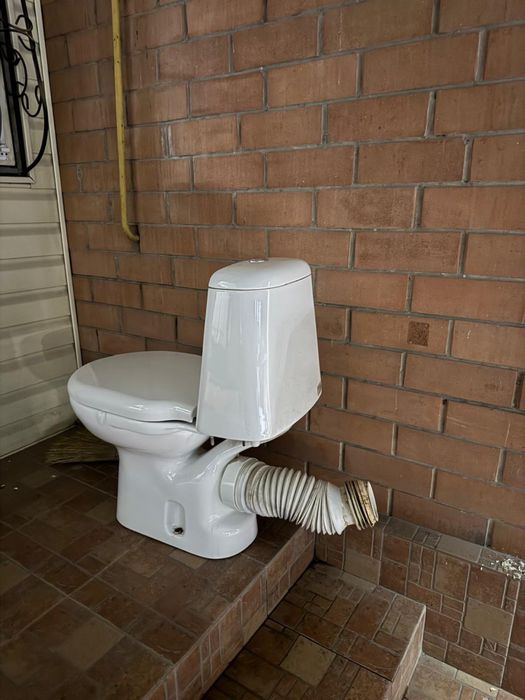 Унитаз бу в очень хорошем состояний