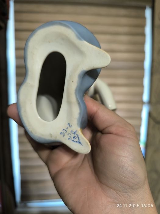 Фарфоровая статуэтка.