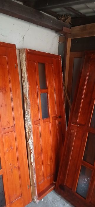 Usi de lemn de vanzare