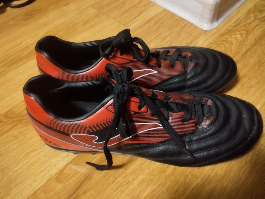 Футбольные кросовки