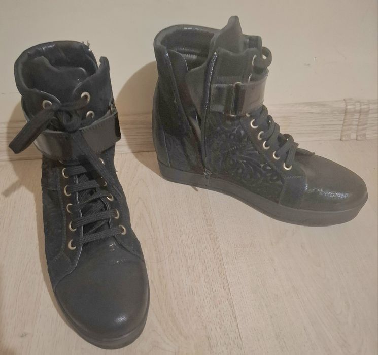 Боти с вътрешна платформа