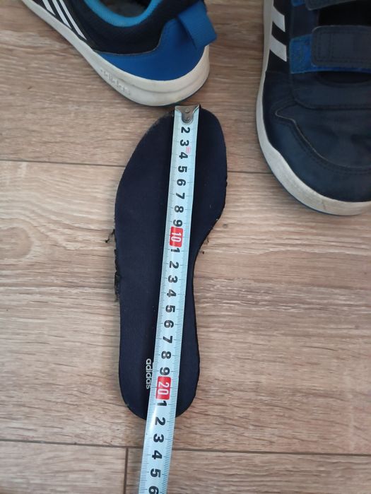 Маратонки Adidas и Pepe Jeans