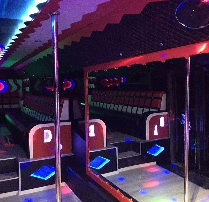 Автобус клуб на колесах