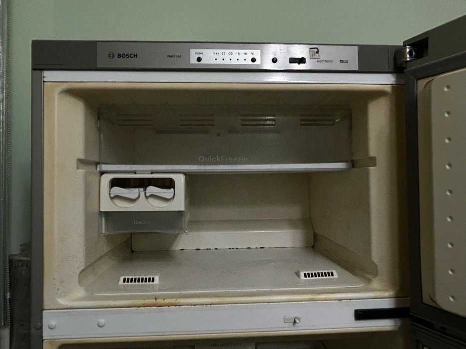 Холодильники Bosch и LG - 2 штуки