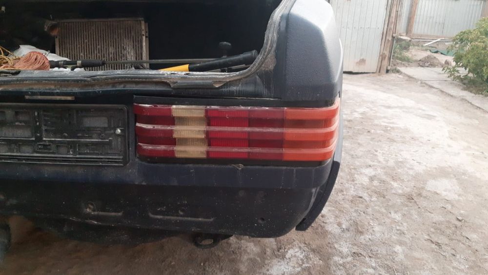Продам мерс 190 задныи стоп фар