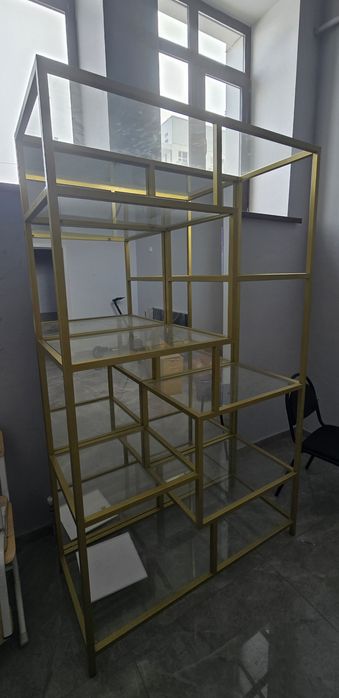 Стеклянный - шкаф