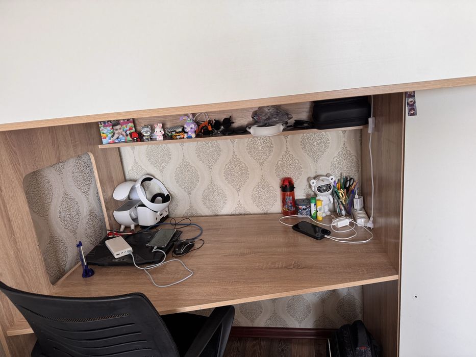 Кровать детская с рабочем столом