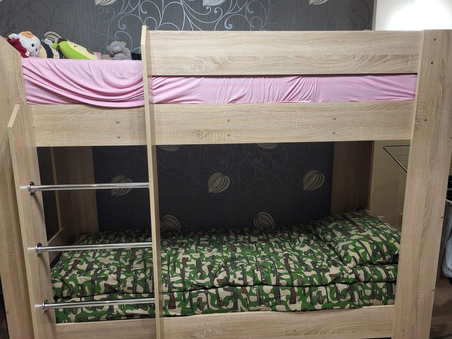 Двухярусная кровать