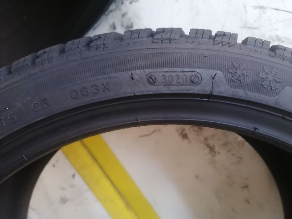 225/40/18 2* Srial iarna 92v dot 3020. 6,,66mm