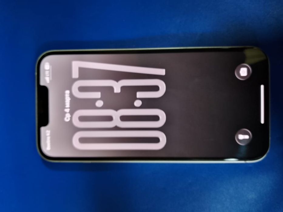 Продам айфон 13