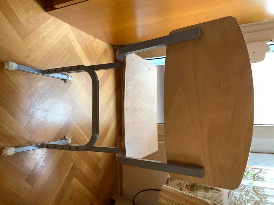 Детски, ученически стол с регулируема височина