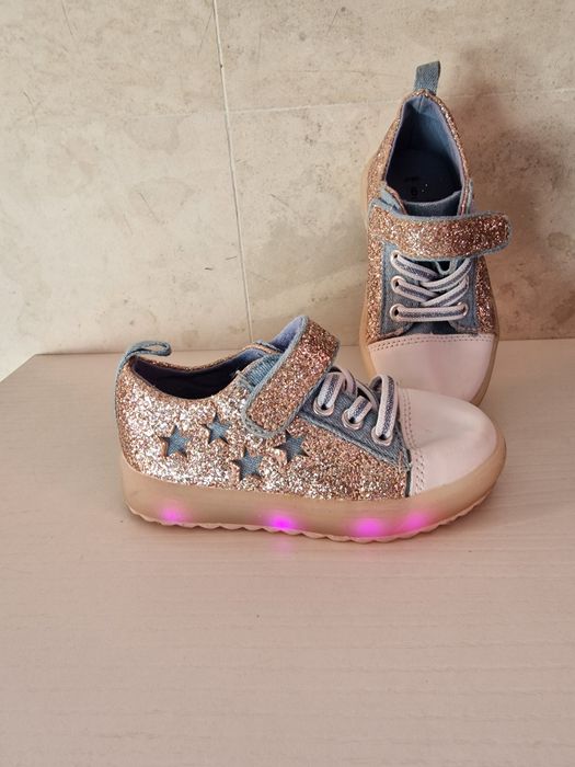 Обувки за малки госпожички