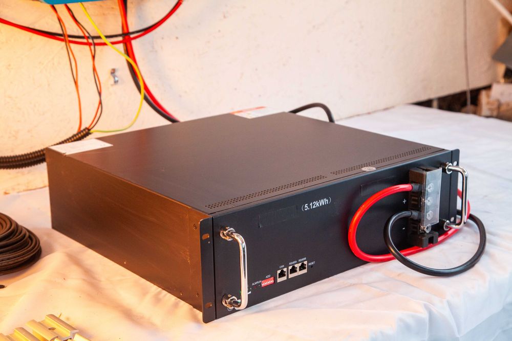 Kit sistem fotovoltaic invertor 7 KW + baterie LIFEPO4 5 KW + 8 panouri 445 W