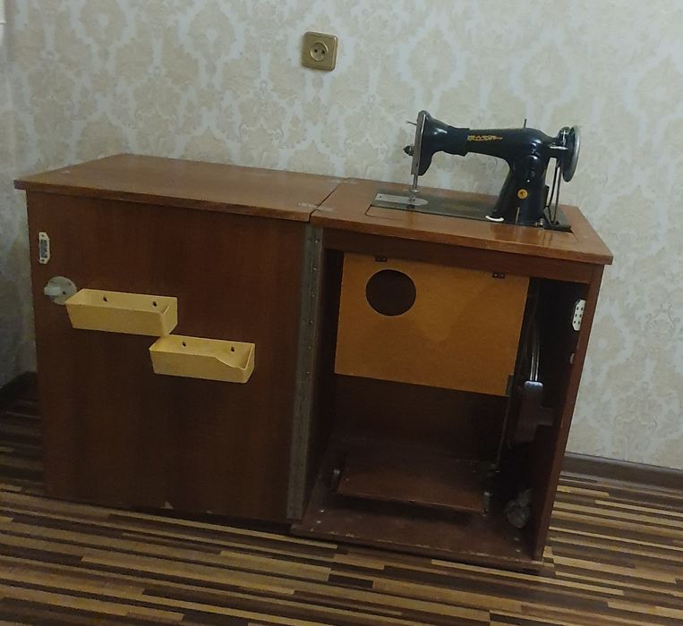 Продам швейную машинку