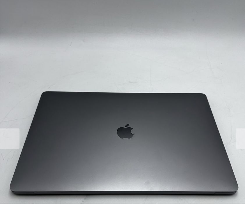 MacBook Pro 16 retina / i7 / 512 GB