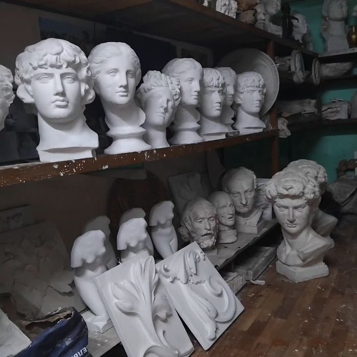 Скульптуры, Статуи.