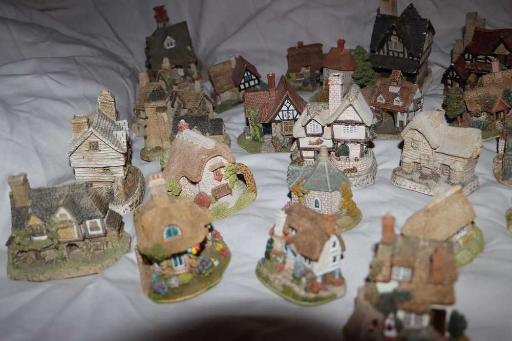 Прекрасна колекция ръчно изработени английски къщички David Winter