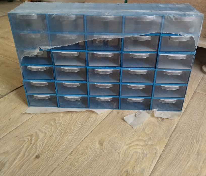 Шкаф за електронни елементи