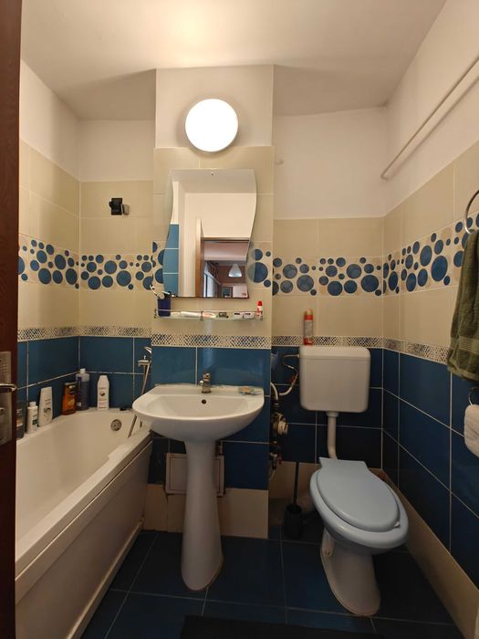 Apartament cu 4 camere de vânzare - zona Dacia