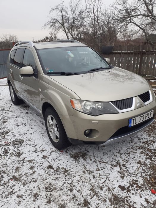 Vând Mitsubishi Outlander