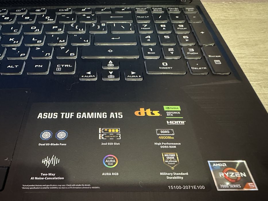 Продавам лаптоп asus