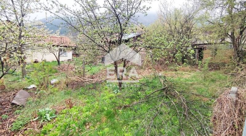 Kъща в гр. Сапарева баня с двор и гараж