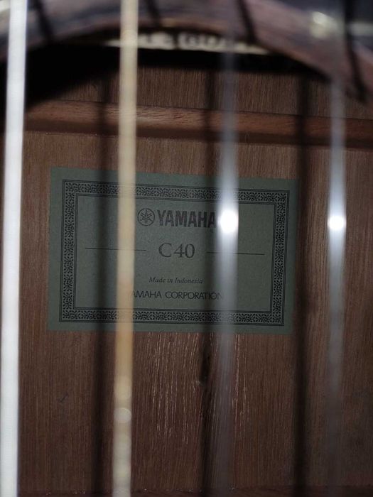 Продавам Китара Yamaha C40