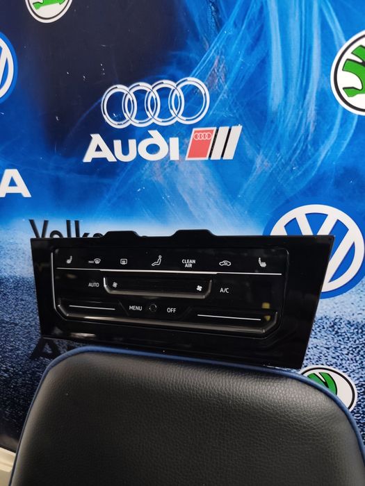 Panou Climatronic Digital + Ramă Piano Black VW Passat B8 / Arteon