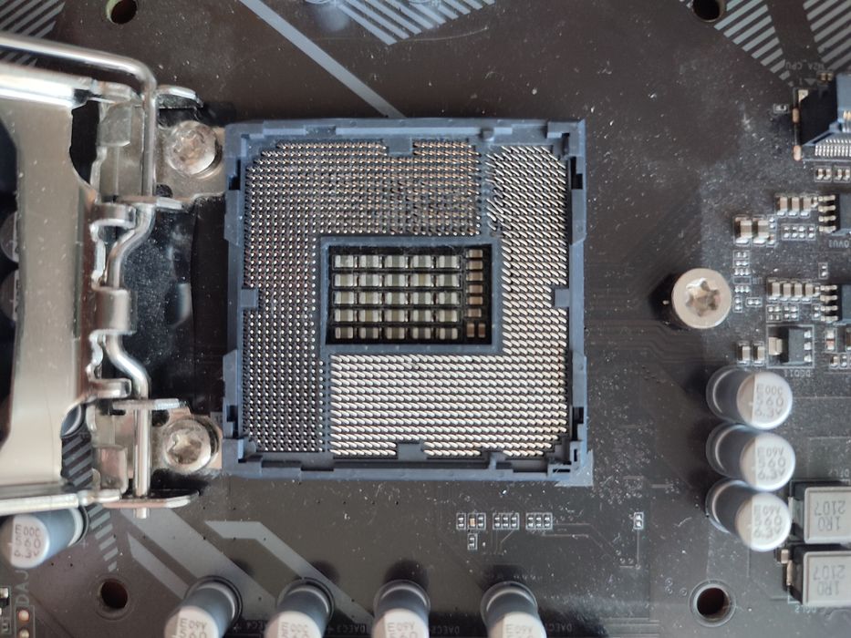 Gigabyte B560M socket 1200