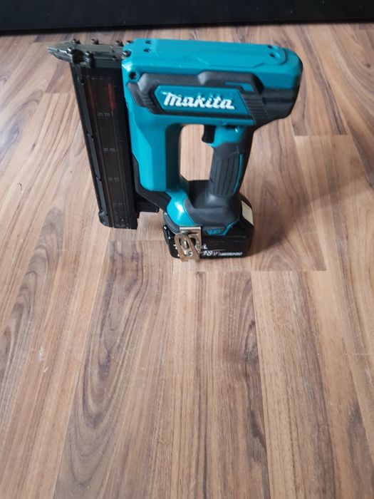 Pistol de cuie Makita DFN  350