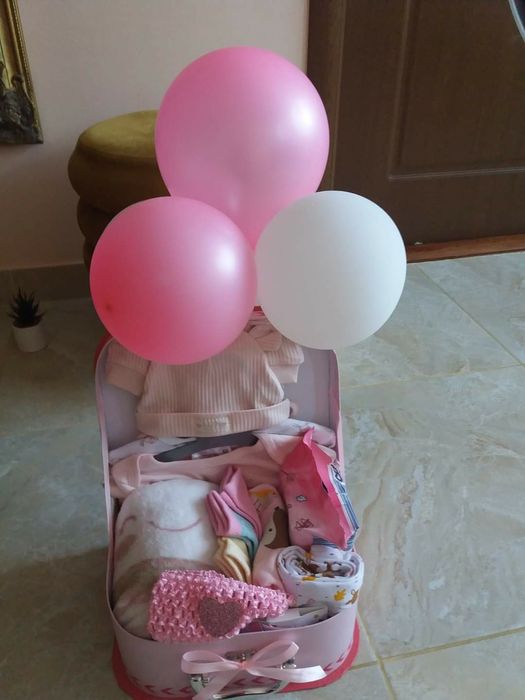 Cutie cadou pentru bebelus si tort