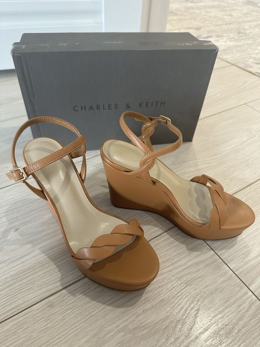 Босоножки Charles & Keith