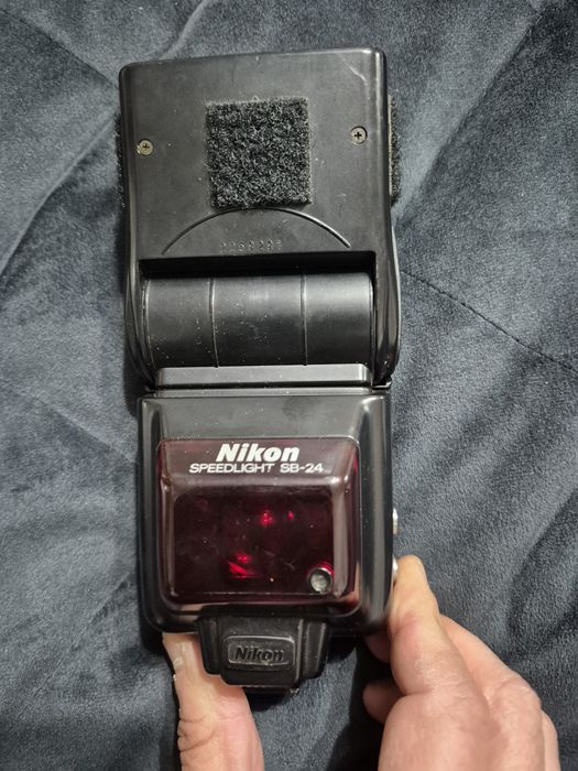 Blitz Nikon SB 28 si SB 24