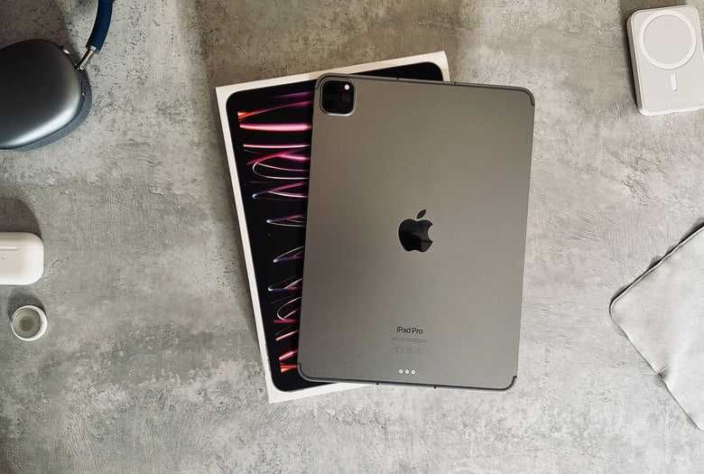 Продам состояние идеал iPad Pro 11 M2 256GB Wi-Fi + SIM (+ Коробка)