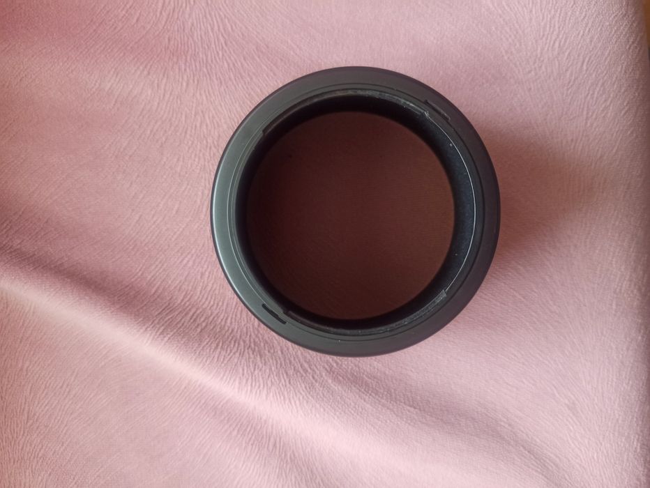 Продавам оригинален сенник за обектив CANON EF 70-200 - ET-74