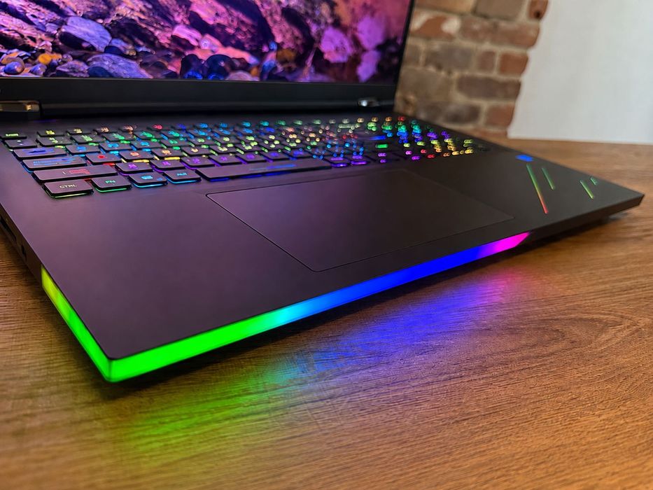 Acer Predator Helios 16 — RTX 5090 / Ultra 9 / OLED 240Hz