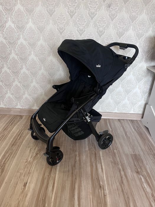 Коляска Joie прогулочная
