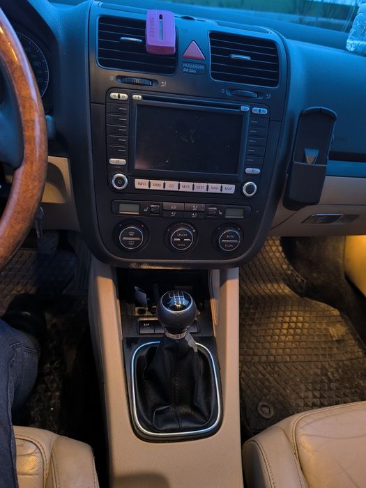 Продавам Голф5 2006г.