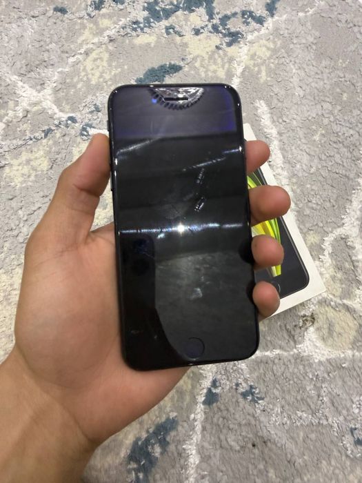 Iphone se 2020 64gb ideal hamma joyi ishlidi