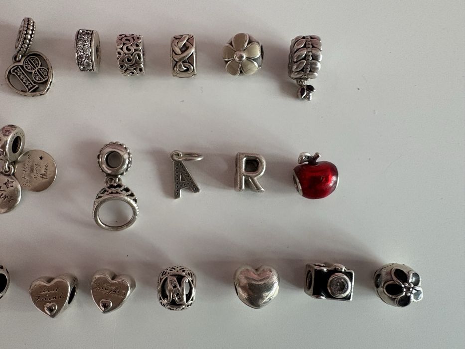 Гривни и талисмани Pandora