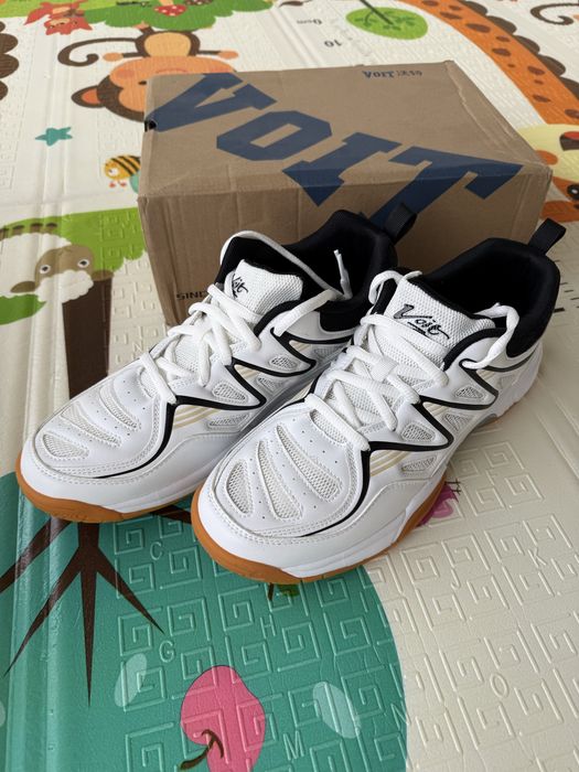 Новые кроссовки 46 размера