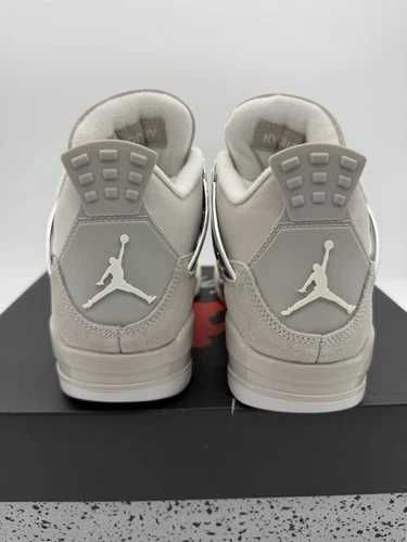 Sneakers Jordan4 Frozen Moments cu eticheta (nu Nike, Gucci, Adidas, Balenciaga)