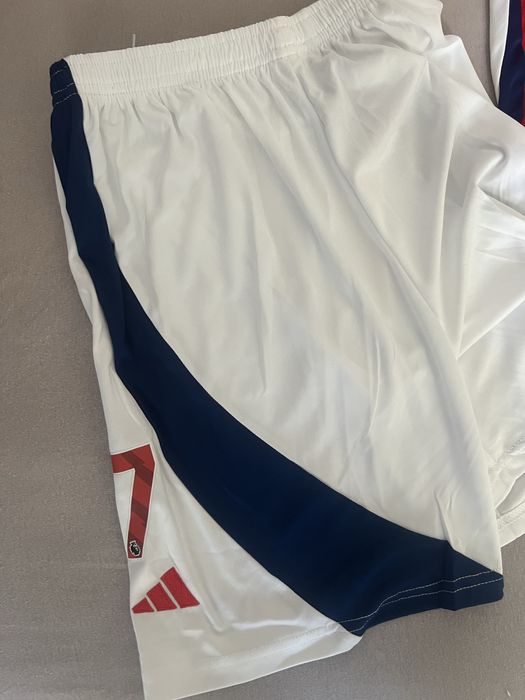 Set pantaloni si tricou fotbal Adidas, pentru copii!