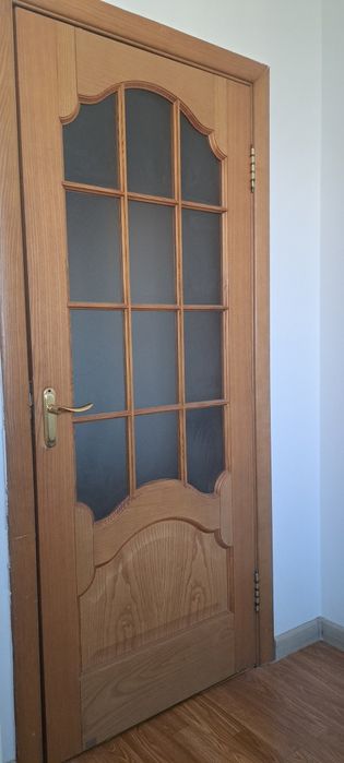 Деревянные двери с коробкой